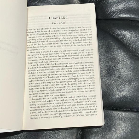 Book: A Tale of Two Cities by Charles Dickens classic story - Picture 7 of 11